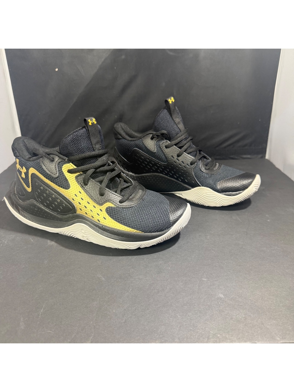 Under Armour Jet 23 Basketball Shoes Black Gold Men Size 7 3026634-001